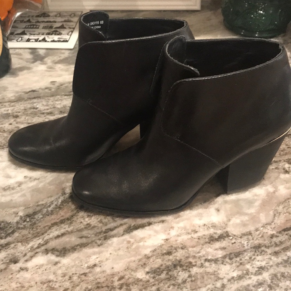 Barely worn black Cole Haan booties size 6!